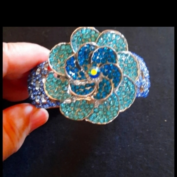 Fashion BLING Cuffs - Picture 10 of 10